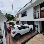 acogedor Hostal usaquen la parada del tren